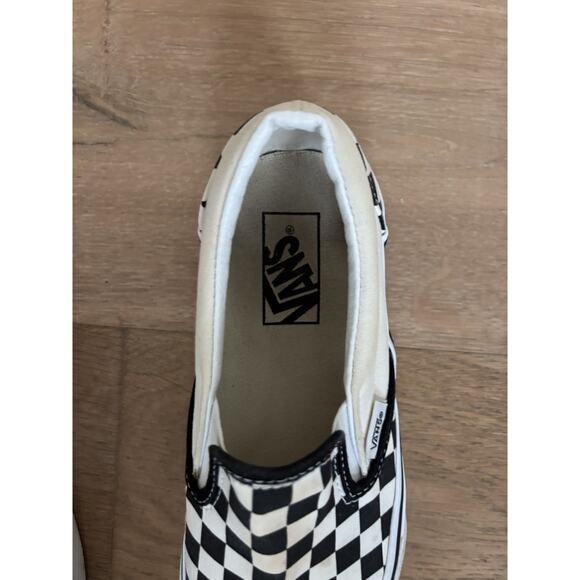 Women 8 Vans Classic Checkered Slip On Black White Platform Skate Shoes 721356 - Picture 4 of 9